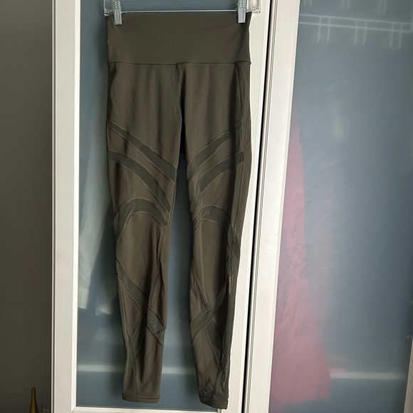 Limited Edition - Lululemon mesh leggings - Picture 2 of 7